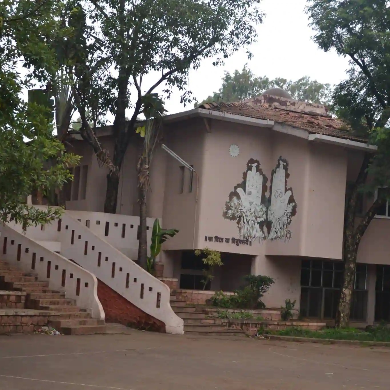 ಶಾಲೆಯ ಗ್ಯಾಲಿ ಚಿತ್ರ