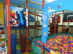 KIDS UNIVERSAL Galley Image 4