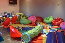 Kinder lounge Galley Image 3