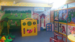 LIL MANGOES CHAMPS Galley Image 2