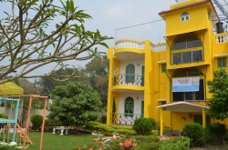 Yellow House Galley Image 2